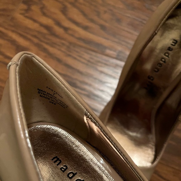 MADDEN GIRL NUDE-TAN HEELS - Picture 8 of 9